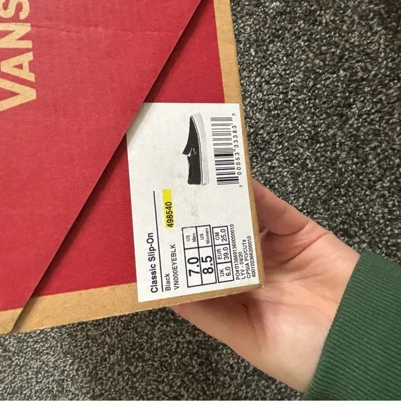 NEW size 8.5 W Vans Classic Slip-On Sneakers in Black/White - Picture 2 of 4